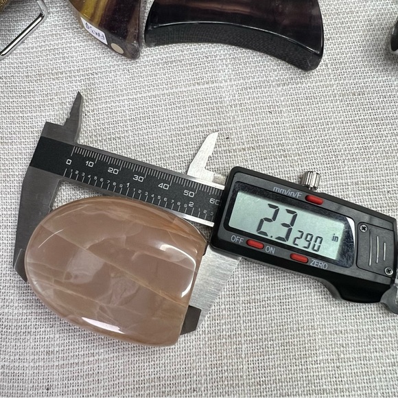 Peach moonstone freeform (2.3” tall) - Picture 4 of 4